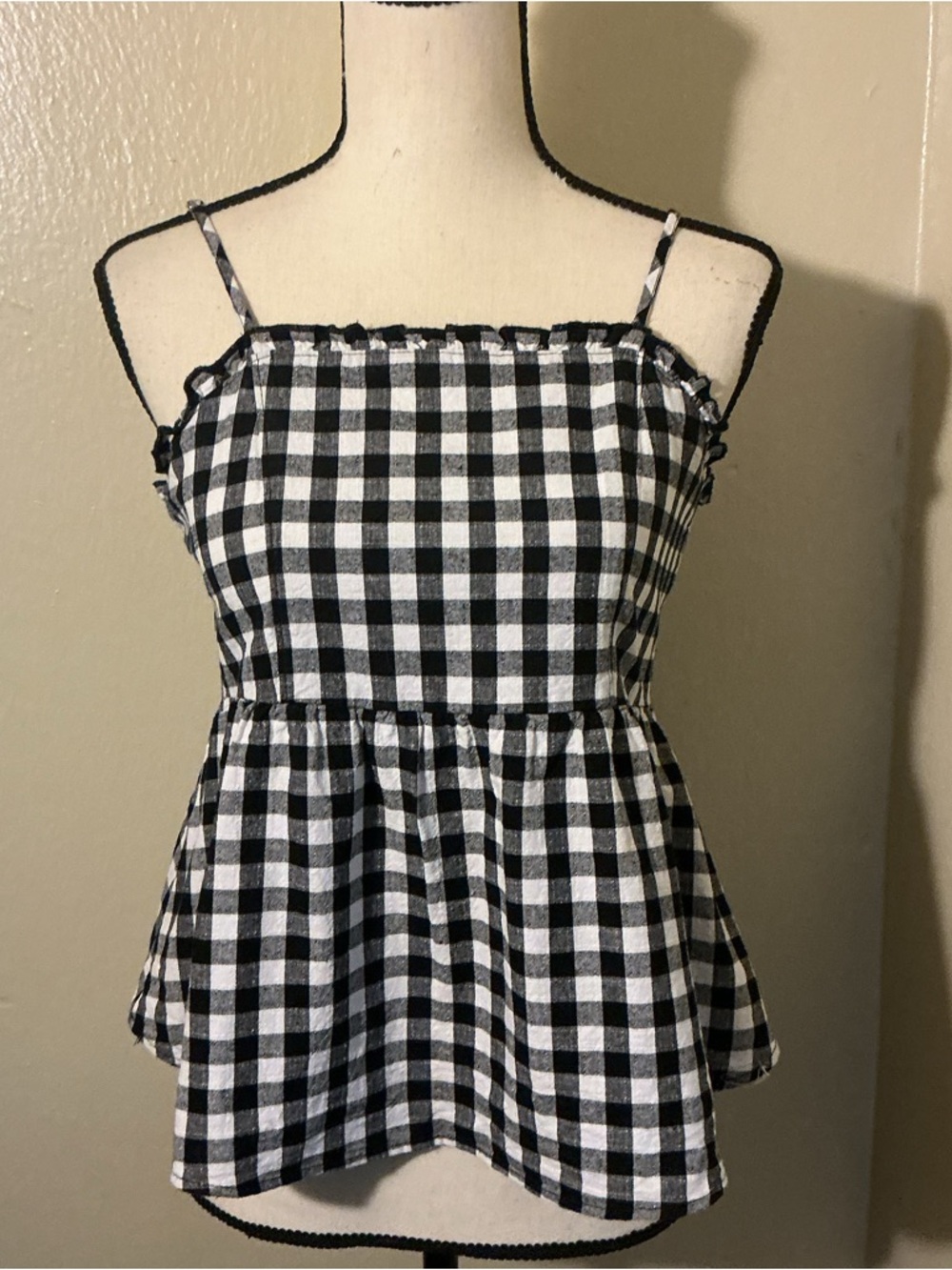 Love on a Hanger Gingham Babydoll Tank Top M Black White Smocked Peplum